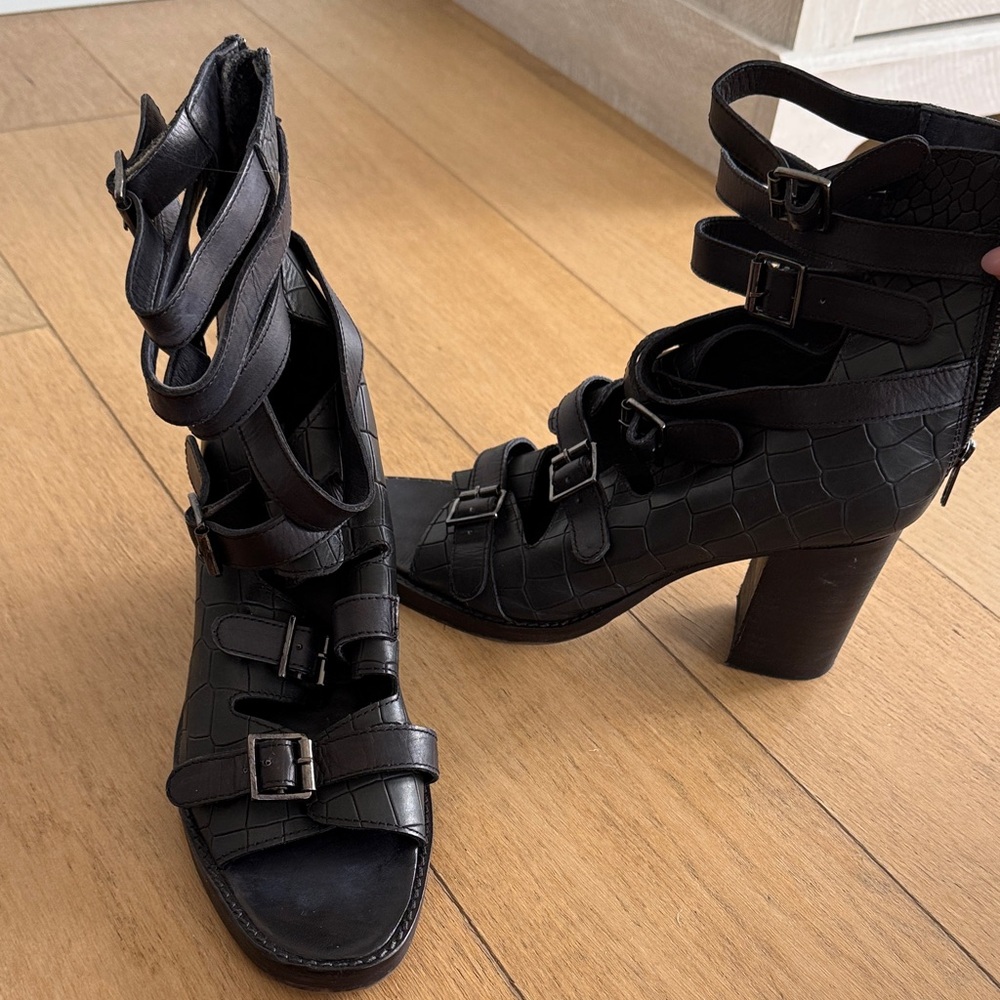 Elegant Black Croc-Embossed Heeled Boots